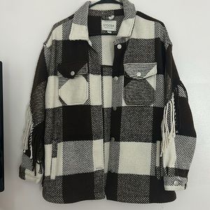 selling a stoosh jacket! Really warm and a cute jacket for the fall and winter!